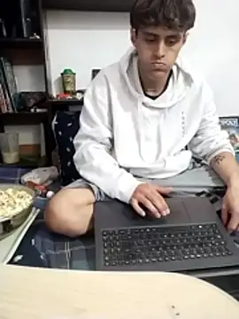 AoA-BoyStudent Pertunjukan Webcam