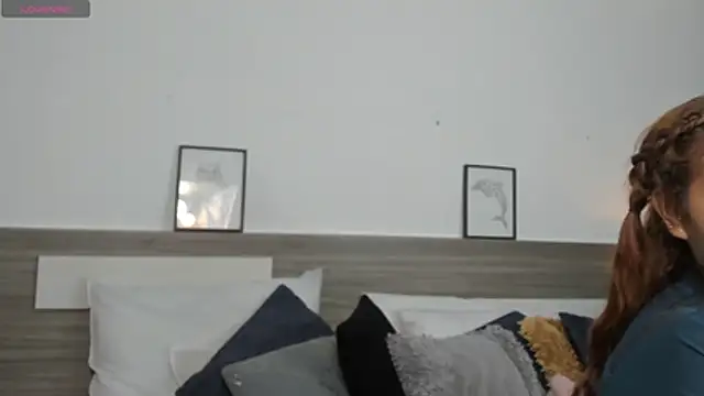 ZarahFoxx's Live XXX Chat