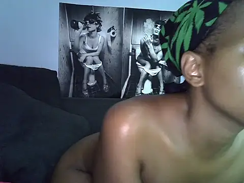 CurvySnowflakes Live XXX Chat