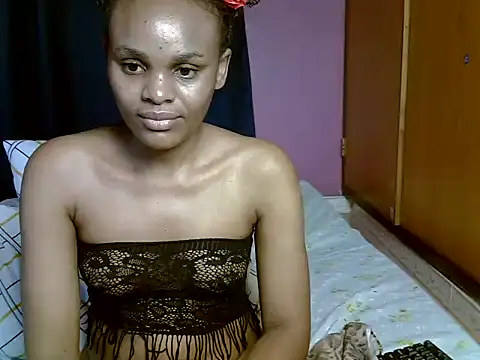 Queen_petite_: онлайн-секс-чат