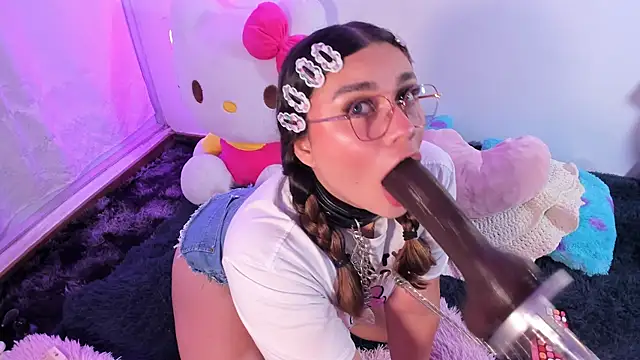 CassieBigass_ Adlı Modelin Canlı XXX Sohbeti