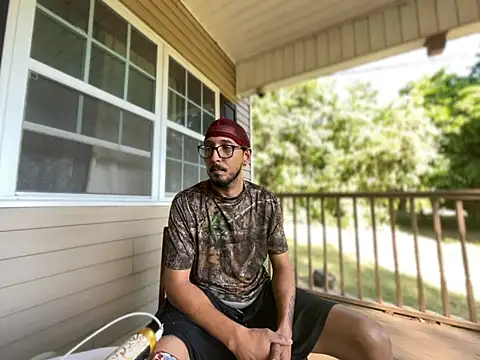 ThrowedWorldWide élő XXX-chatje