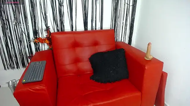 mailyn_pym élő XXX-chatje