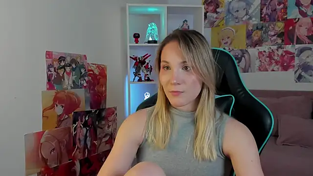 ElaraVoltage élő XXX-chatje