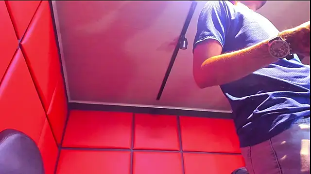 Show modela Daniel_huge22 na web-kameri