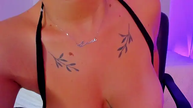 lana-rosse Adlı Modelin Canlı XXX Sohbeti