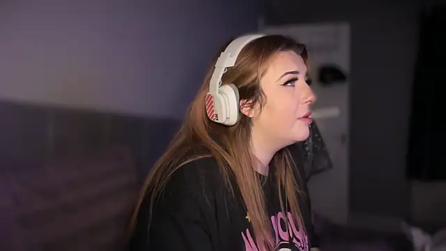 Curvy_Rosie99 Adlı Modelin Canlı XXX Sohbeti