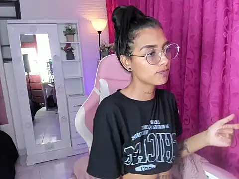 KarlaSlutSkinny__ Chat XXX in diretta