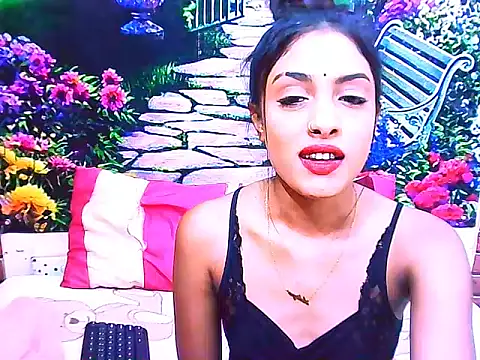 IndianPretty14u2Luv Adlı Modelin Canlı XXX Sohbeti