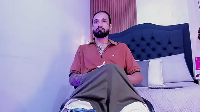 Hisoka_011 webcam show