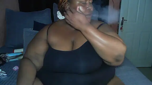 BigBellySlutty's Live XXX Chat