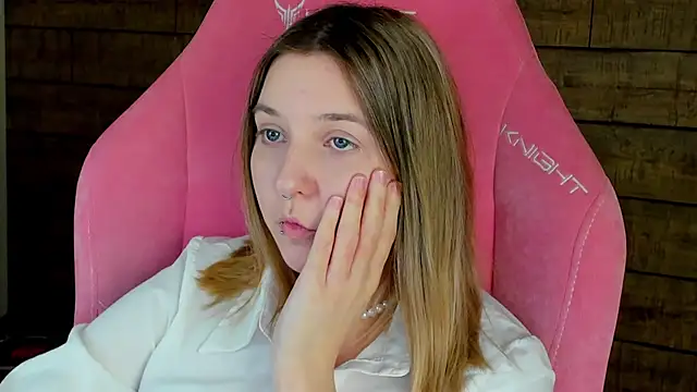 TinnaBurton Chat XXX in diretta