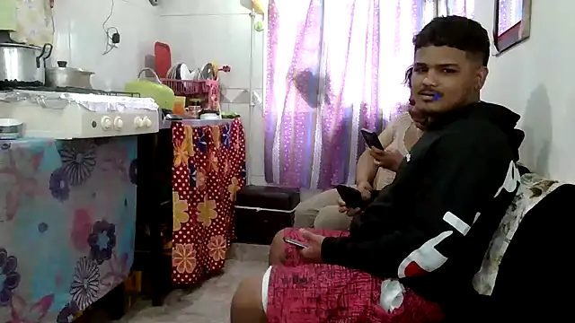 دردشة Boycuriousxxx الجنسية المباشرة