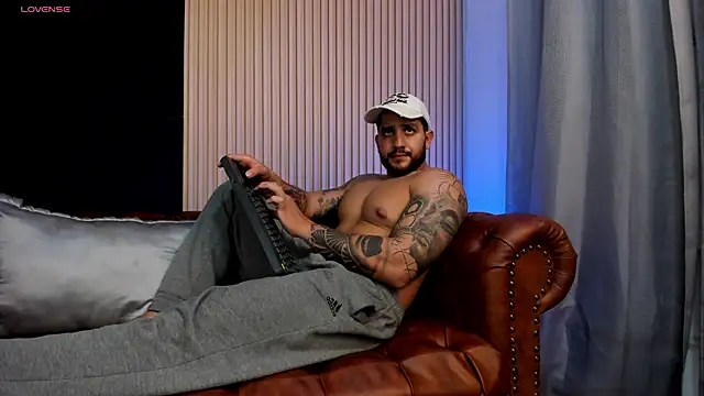 Pokazy przed kamerką – KyleNorth_