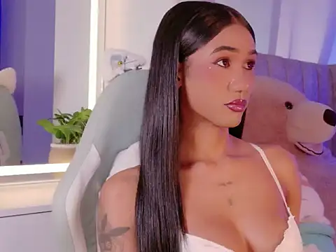 adharac19 Show in webcam