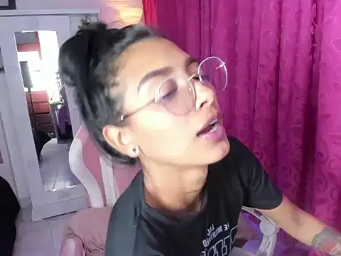 Chat XXX en directo de KarlaSlutSkinny__