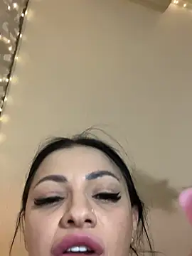 Layana_Ro Chat XXX in diretta