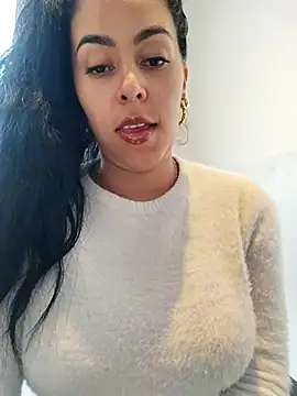 Luianna Adlı Modelin Canlı XXX Sohbeti