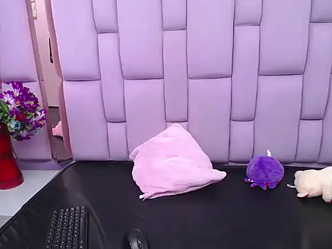 hazel_18_'s Live XXX Chat