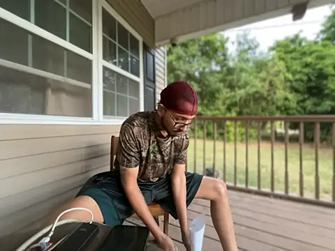 Pertunjukan Kamera Web ThrowedWorldWide