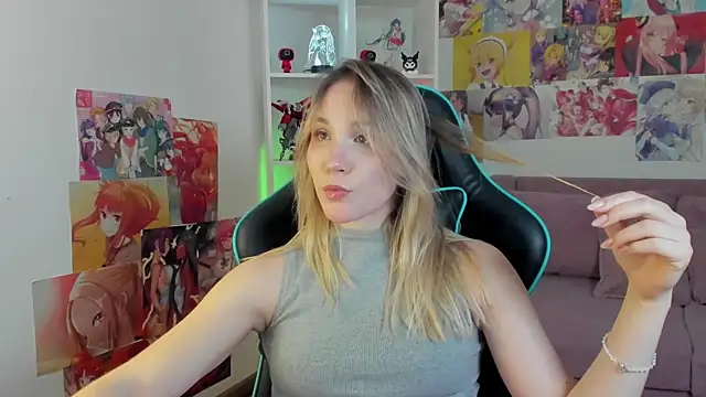 ElaraVoltage Adlı Modelin Canlı XXX Sohbeti