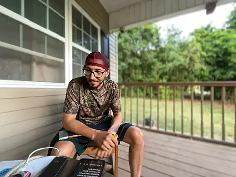 ThrowedWorldWide 即時 XXX 聊天