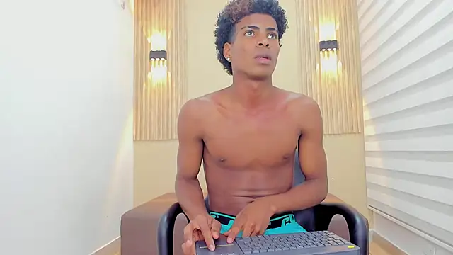 XAVI_LEE Adlı Modelin Web Kamerası Şovu