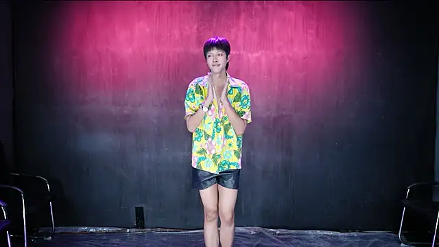 Queen-VibeのライブXXXチャット