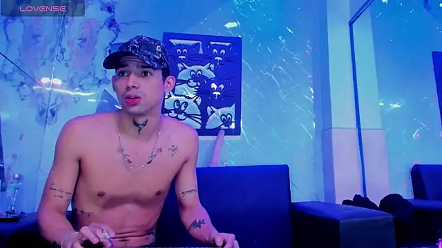 Axxel_26: διαδικτυακό σόου στην κάμερα