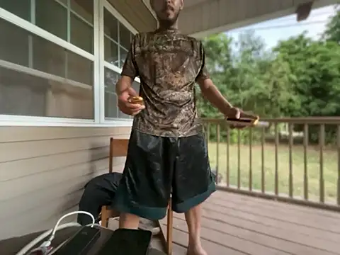 ThrowedWorldWide élő XXX-chatje