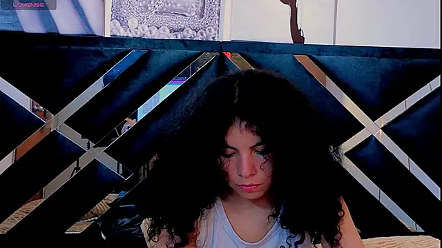 Zoe-yanin Adlı Modelin Canlı XXX Sohbeti