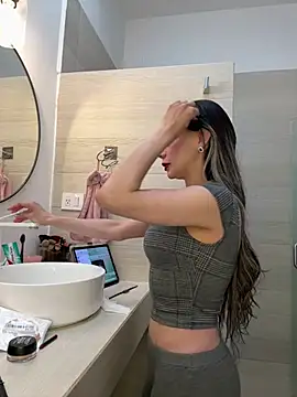 Violet___666 Adlı Modelin Canlı XXX Sohbeti