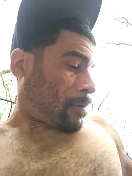 GuyInNY Show in webcam