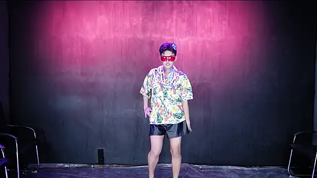 Queen-Vibe Show in webcam