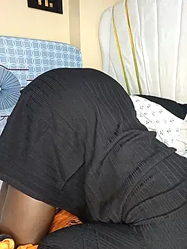 SquirtQueen16 Chat XXX live