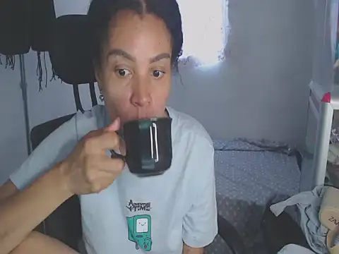 shayna_cute: απευθείας συνομιλία ΧΧΧ