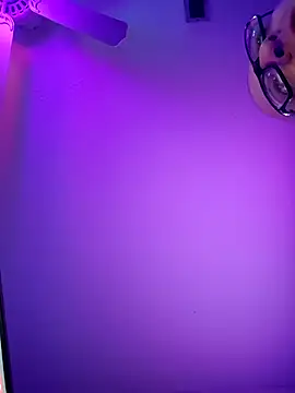 chronic_vibez: διαδικτυακό σόου στην κάμερα