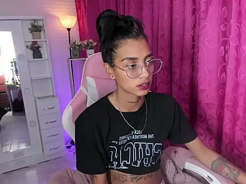 Chat XXX ao vivo de KarlaSlutSkinny__