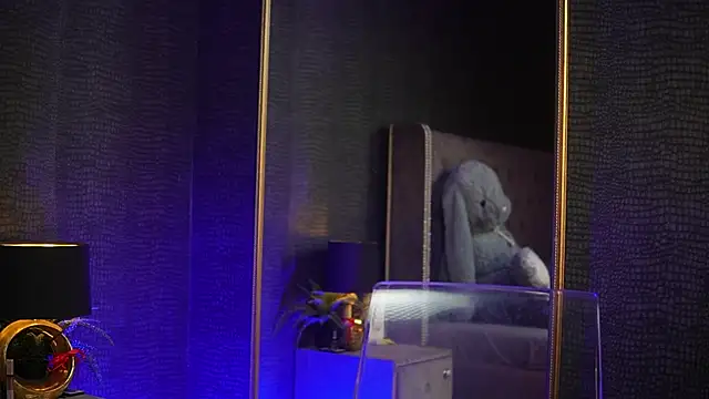 GiaEasyIce's Live XXX Chat