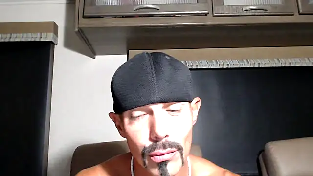 ThickD2C: вебкам-шоу