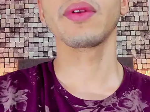 Zack_isback: διαδικτυακό σόου στην κάμερα