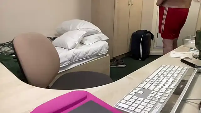 coach-karl: διαδικτυακό σόου στην κάμερα