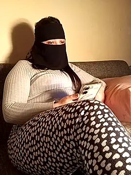 LONA-_- Adlı Modelin Canlı XXX Sohbeti