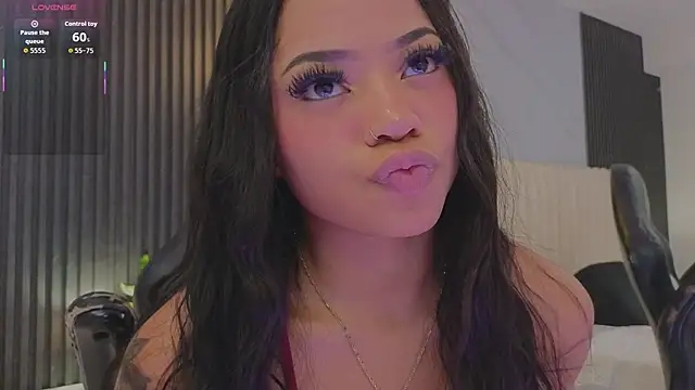 Chat XXX en directo de Madiee_Rhea