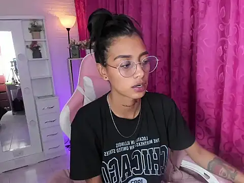 KarlaSlutSkinny__ Adlı Modelin Canlı XXX Sohbeti