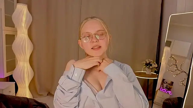 AlicaCohill élő XXX-chatje