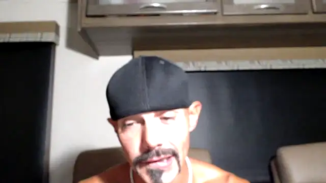 ThickD2C: вебкам-шоу