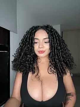 Chat +18 de Curlyierr ao vivo