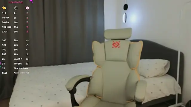 mowalova's Live XXX Chat