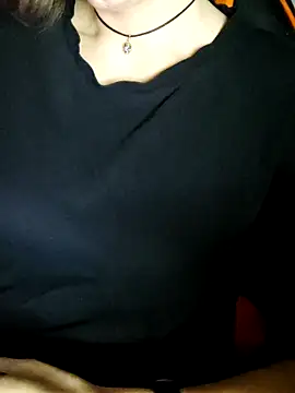 Aashikalaa Adlı Modelin Canlı XXX Sohbeti